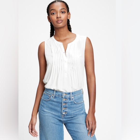 Tops - NWT Gap Sleeveless Pintuck Top